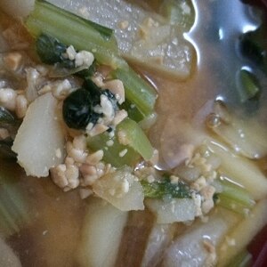 小松菜と大根とじゃがいもの味噌汁